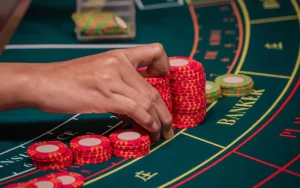 How to Play Baccarat featured